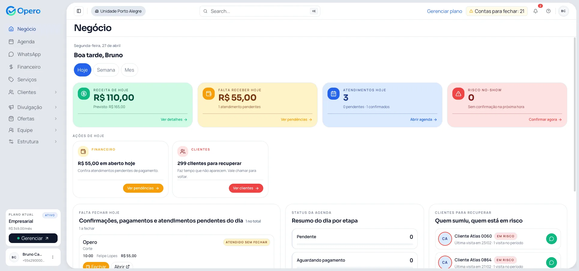 Painel do Opero para barbearia em versões desktop e mobile.