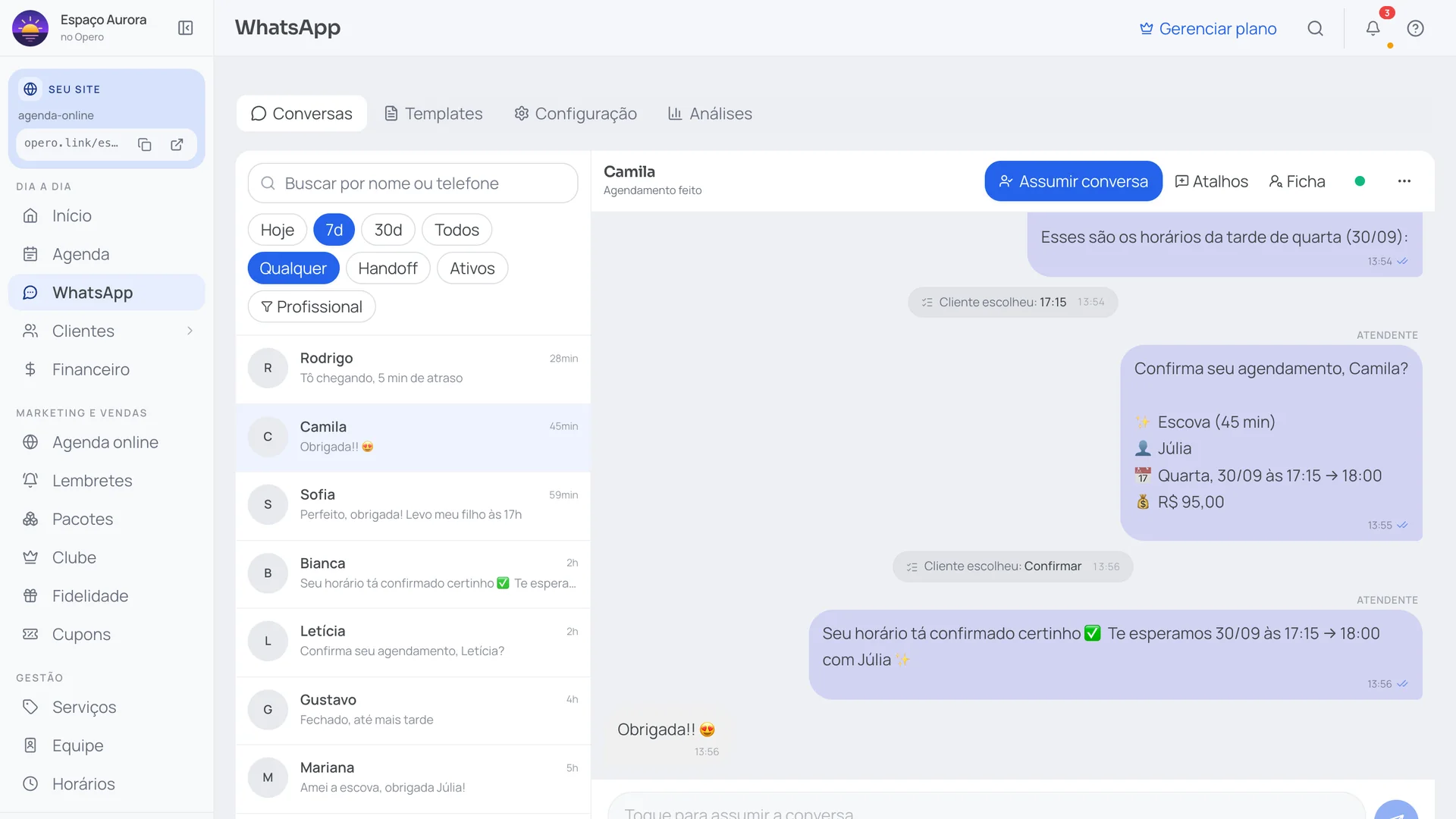 Conversa do WhatsApp no painel do Opero: a Bea oferece horários, confirma a escova com a Júlia e a cliente agradece